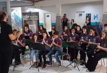 Orquestra de Flauta se apresenta para famílias na Escola Joaquim Amarante
