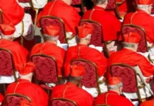 Vaticano dá início aos nove dias de luto que antecedem o conclave