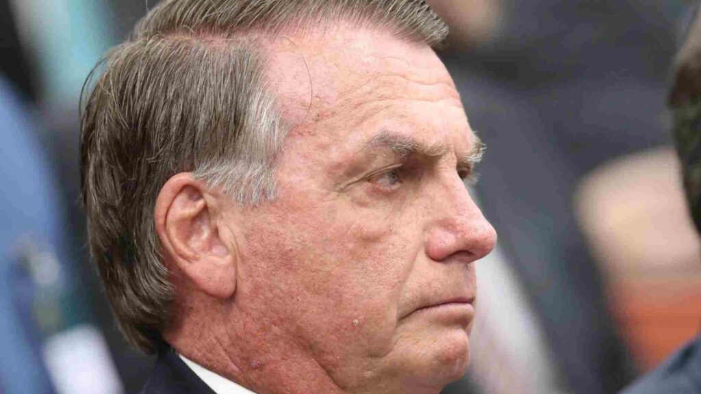 Bolsonaro deixa UTI após cirurgia de emergência no intestino