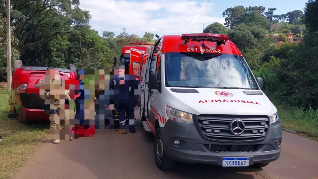 Capotamento no bairro Santa Lúcia deixa jovem ferida em Videira