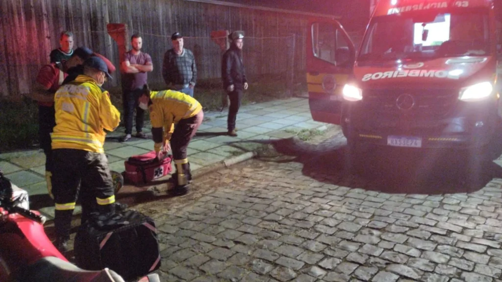 Motociclista fica ferido após acidente com carro em Curitibanos