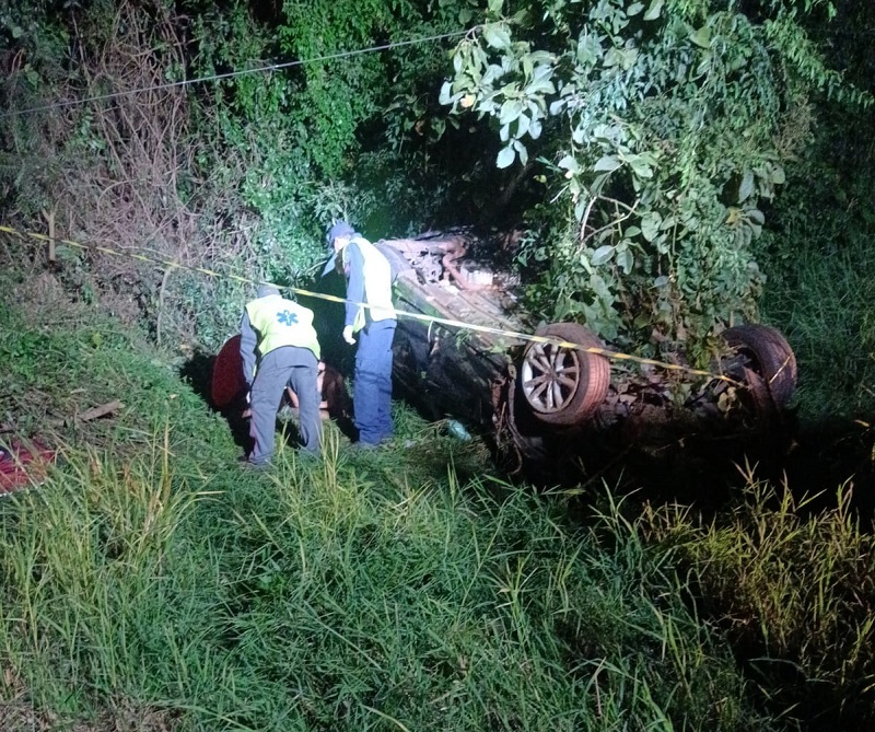 Motorista fica ferido em capotamento na SC-135