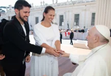 Casal de Caçador relembra bênção do Papa Francisco