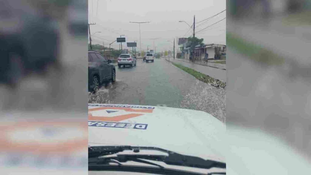 Chuva em 12 horas supera média de abril em SC e causa estragos