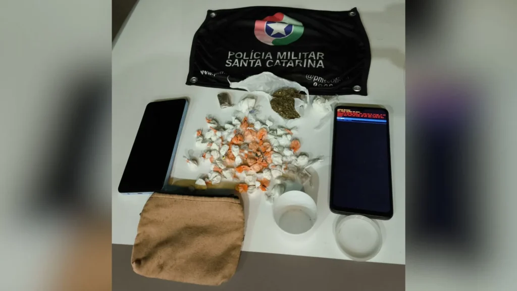 PM apreende drogas e prende suspeitos em Fraiburgo
