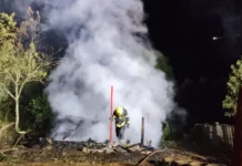 Incêndio destrói residência de madeira em Fraiburgo