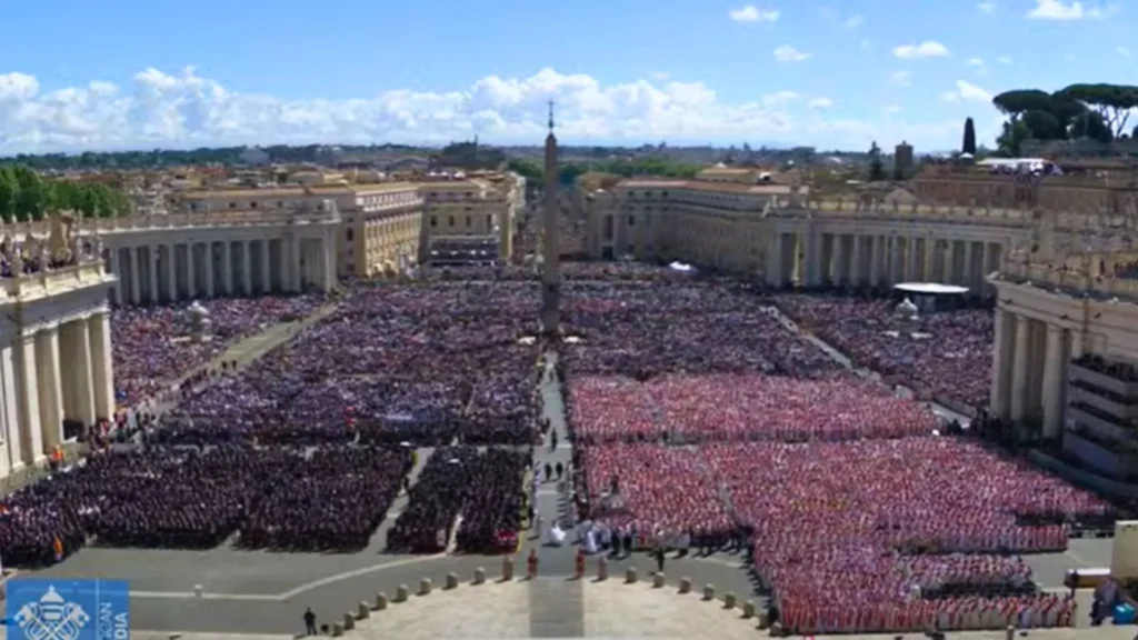 Funeral do Papa Francisco reúne 200 mil fiéis na Praça São Pedro