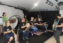 Idosos do projeto Cultura na Feliz Idade realizam apresentação musical