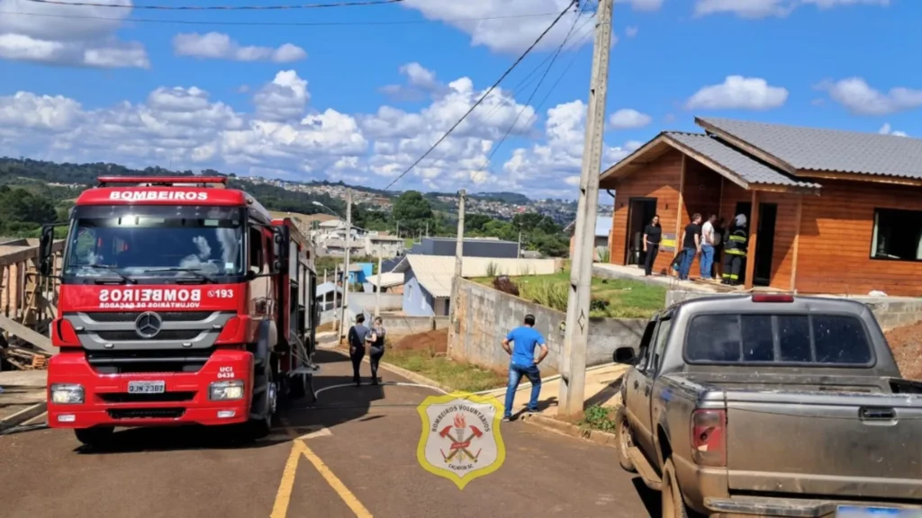 Incêndio em residência mobiliza bombeiros em Caçador