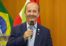 Governador Jorginho Mello se pronuncia sobre ameaças e segue agenda