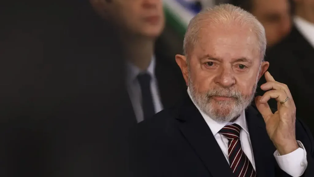 Desaprovação de Lula cresce e alcança 56%, revela pesquisa