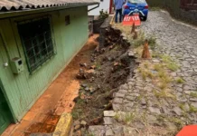 Carelli assina ordem de serviço para obras na Rua João Contini