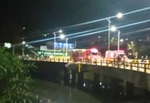 Carro cai de ponte no centro de Rio das Antas