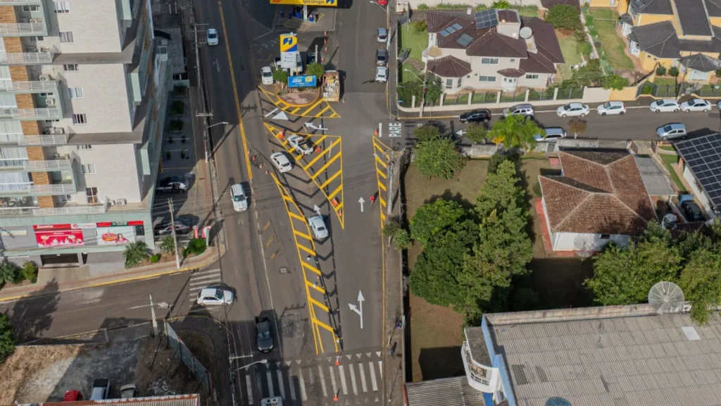 Videira implanta nova sinalização de trânsito no bairro Dois Pinheiros