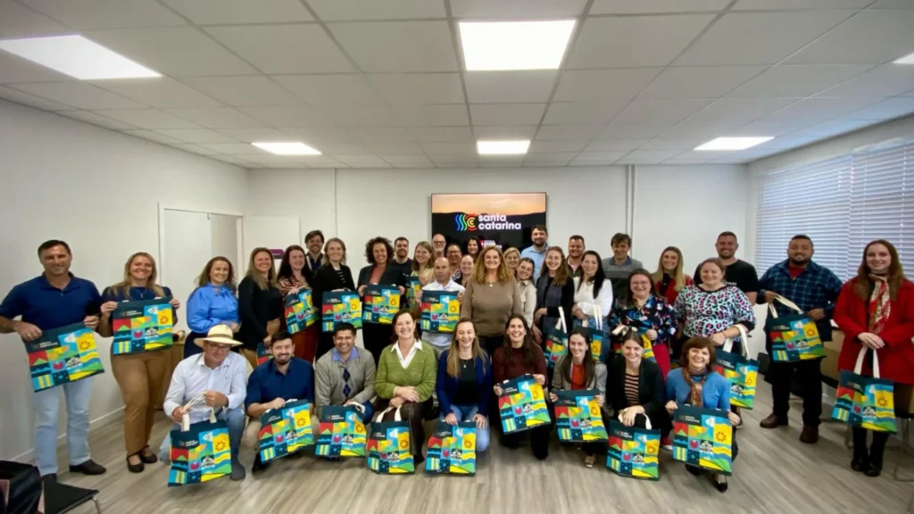 Fraiburgo sedia encontro regional de turismo e elege nova diretoria
