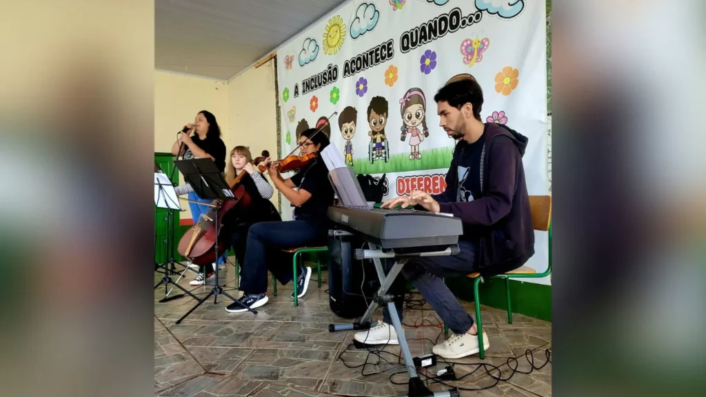 Turnê da AMIMU inicia com ensaios em escolas públicas de Caçador