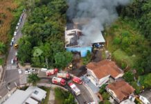 Escola de samba de Joaçaba lança campanha para reconstruir sede após incêndio