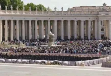 Mais de 48 mil fiéis já passaram pelo velório do Papa Francisco