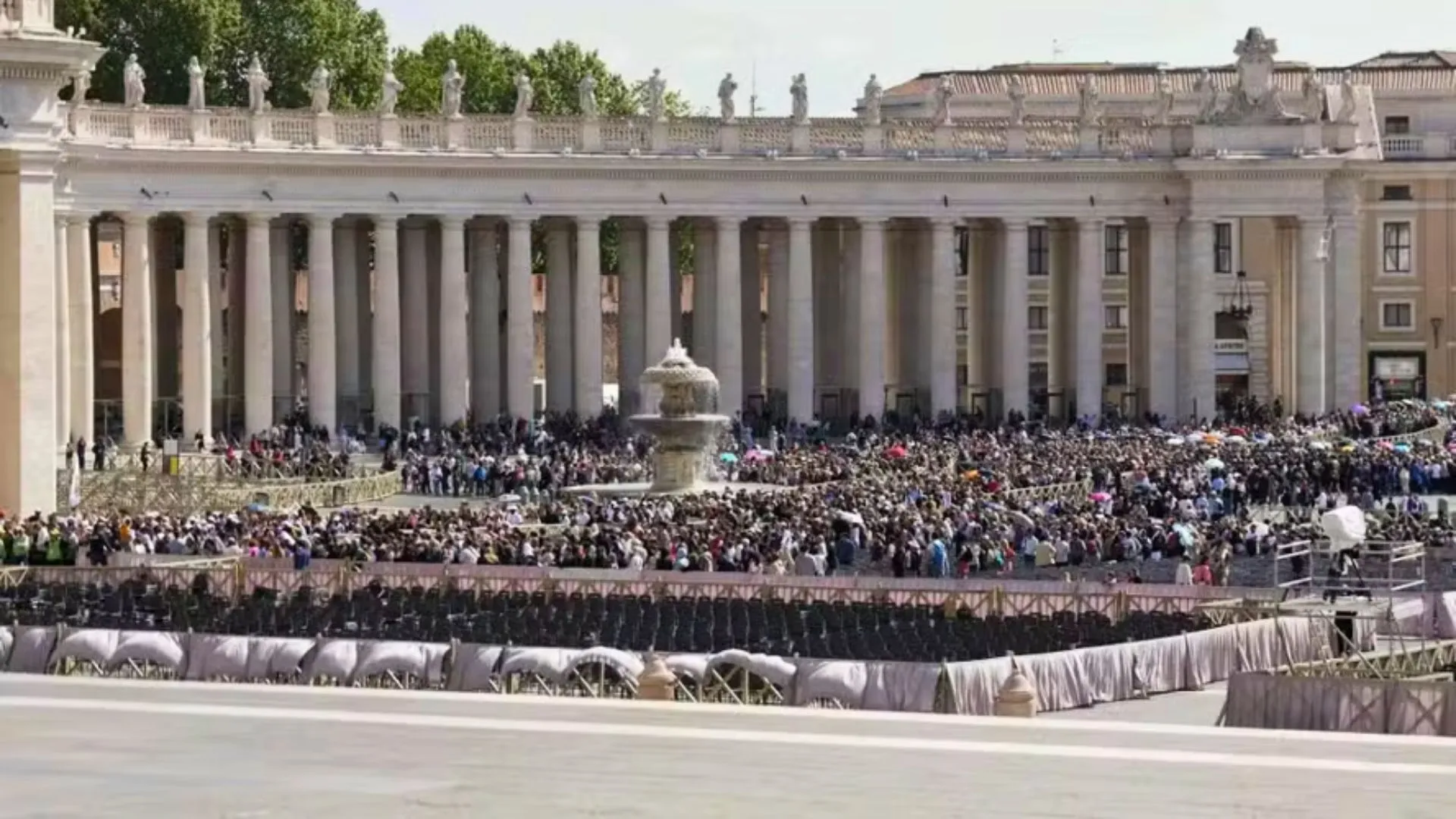 Mais de 48 mil fiéis já passaram pelo velório do Papa Francisco