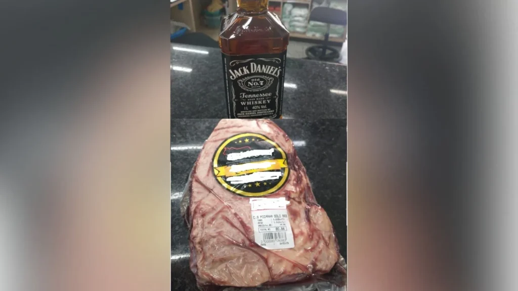 Homens furtam whisky e picanha em mercado