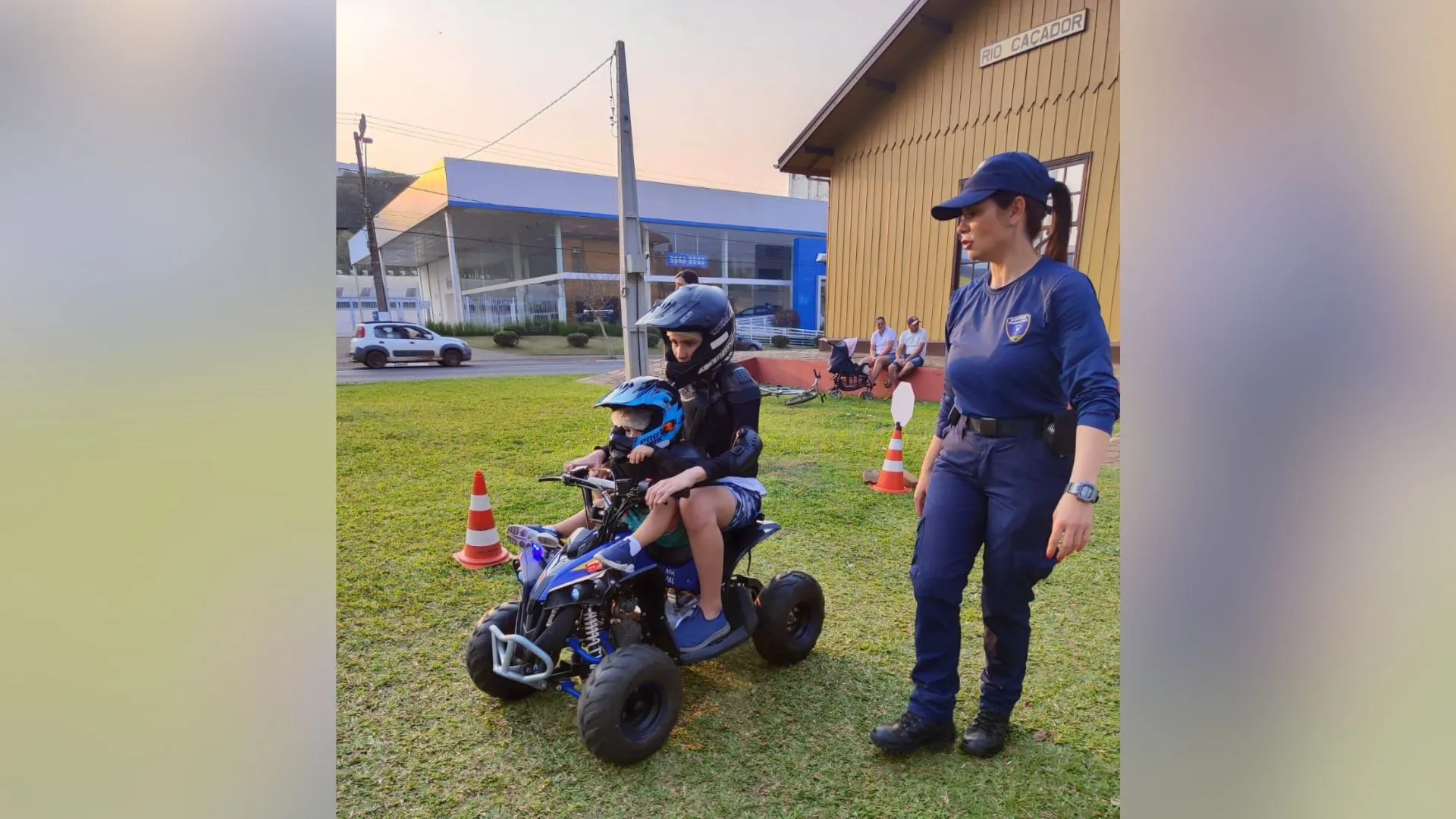 Guarda Municipal de Caçador realiza ações educativas em Maio Amarelo no Parque Central