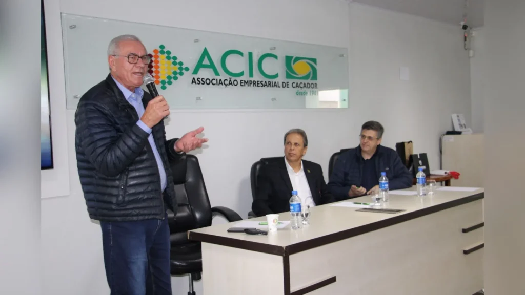 Silvio Dreveck apresenta programas de incentivo em Caçador