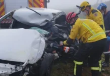 Adolescente e idosa morrem em colisão entre carro e ônibus