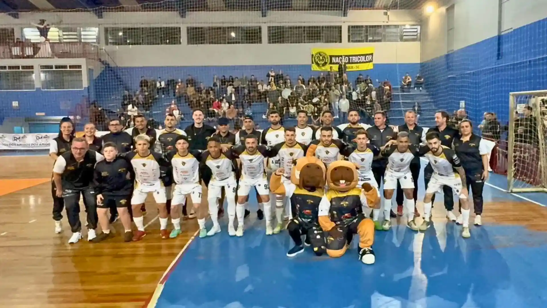 Caçador Futsal goleia líder Catanduvas por 6 a 1 em noite inspirada