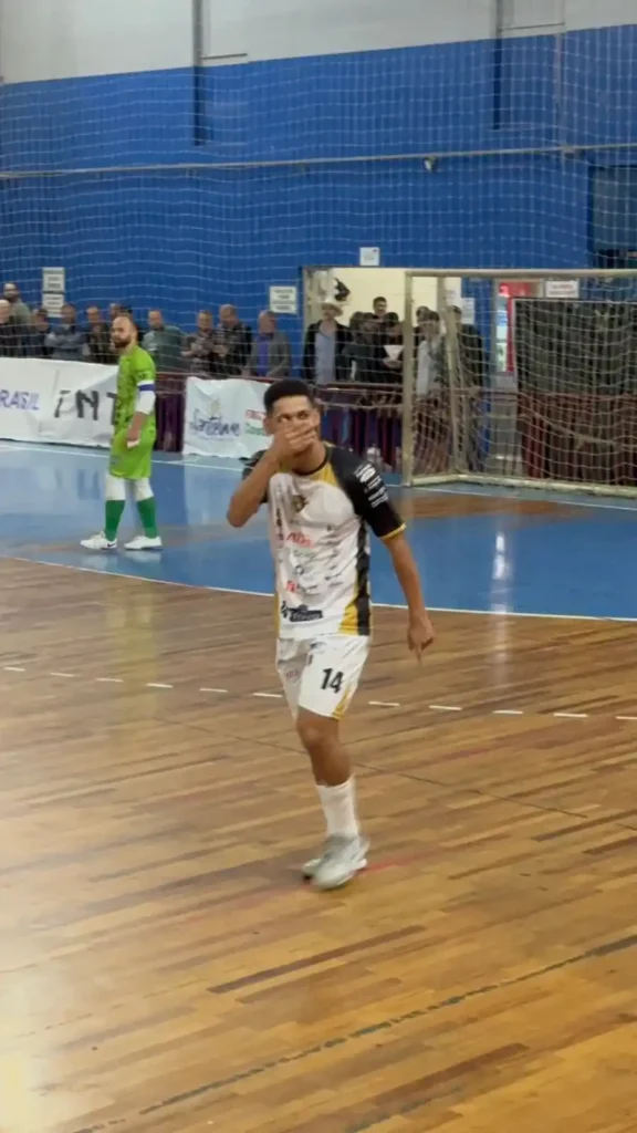 Caçador Futsal goleia líder Catanduvas por 6 a 1 em noite inspirada