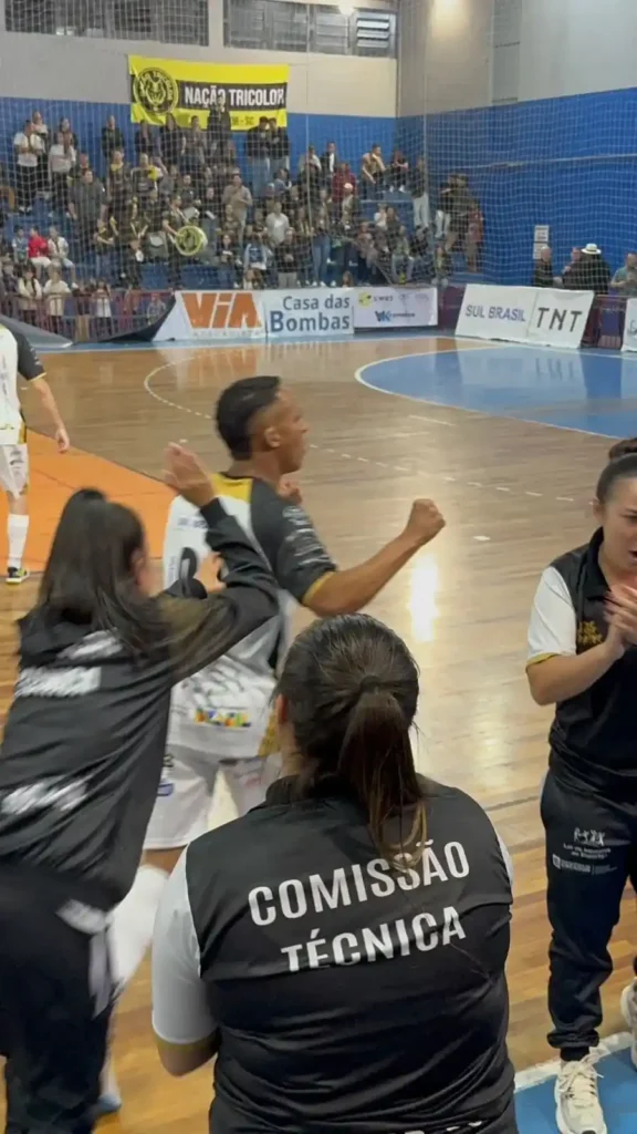 Caçador Futsal goleia líder Catanduvas por 6 a 1 em noite inspirada