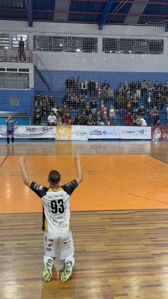 Caçador Futsal goleia líder Catanduvas por 6 a 1 em noite inspirada