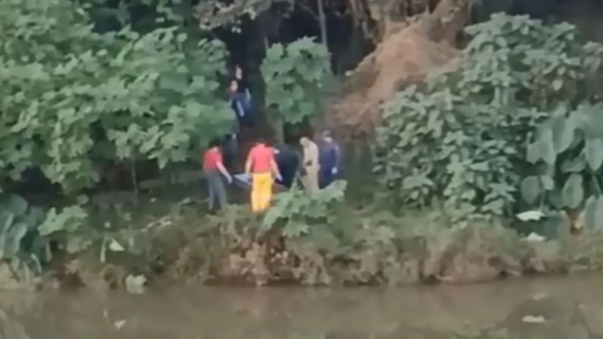 Corpo é retirado do Rio do Peixe em Videira Corpo é retirado do Rio do Peixe em Videira