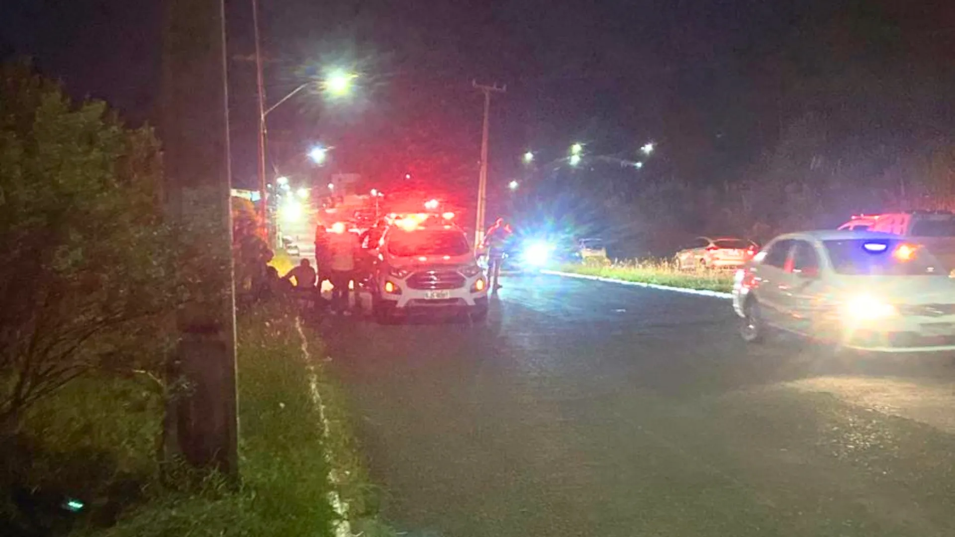 Homem morre e policial fica ferida após atropelamento duplo