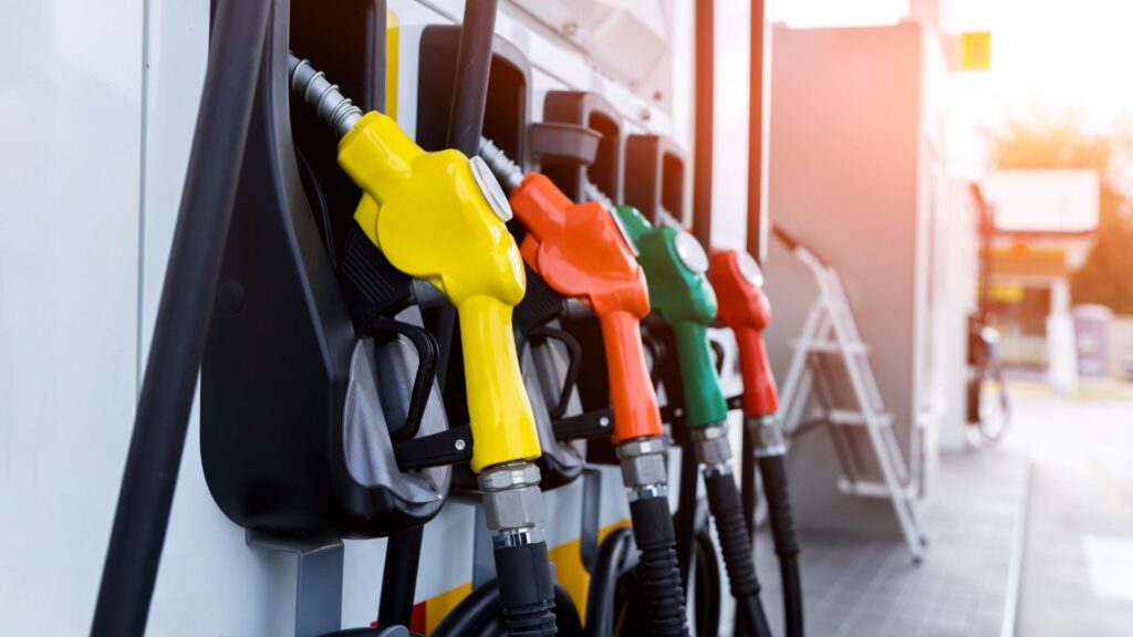 Petrobras reduz preço do diesel para distribuidoras a partir de terça-feira