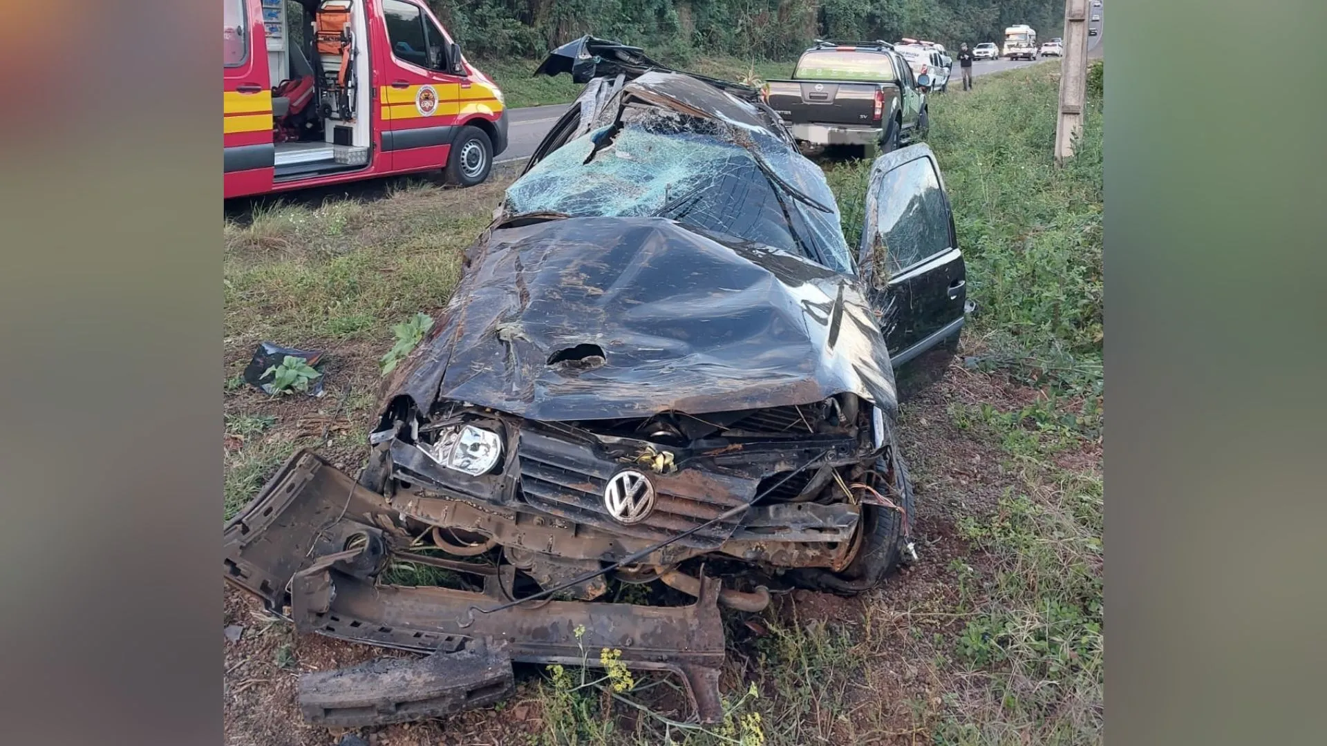 Jovem fica ferido ao perder o controle e capota veículo em Videira