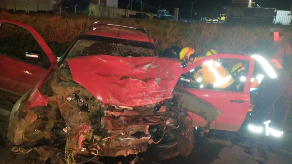Motorista fica ferido após colisão frontal em Curitibanos