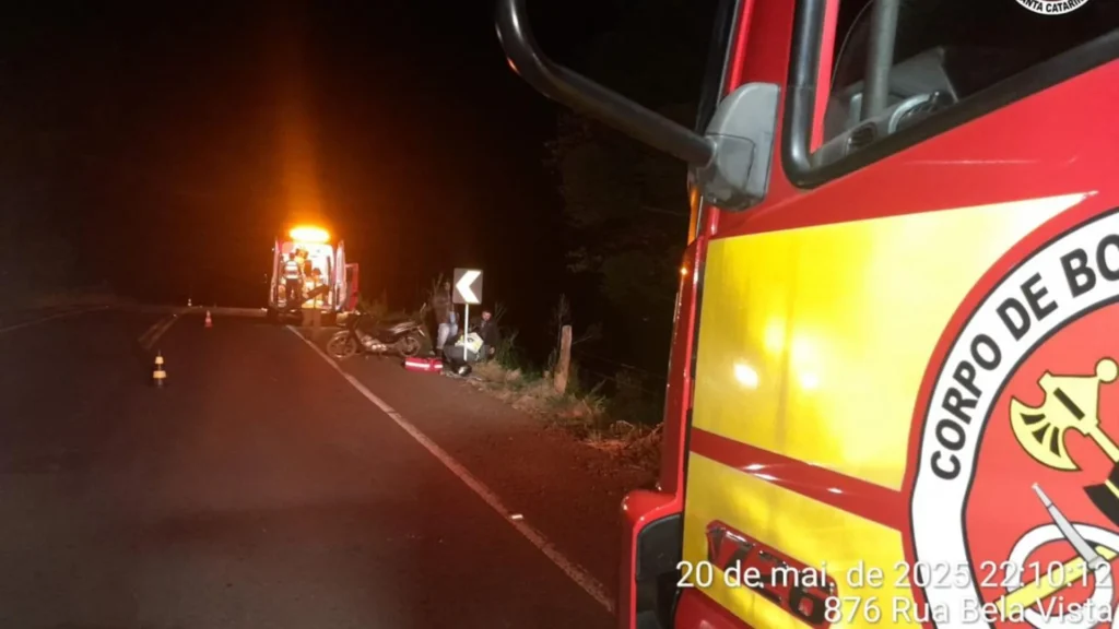 Mulher fica ferida após queda de motocicleta em Salto Veloso