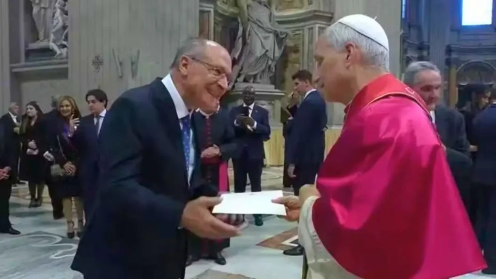 Geraldo Alckmin encontra Papa Leão XVI e convida para a COP 30