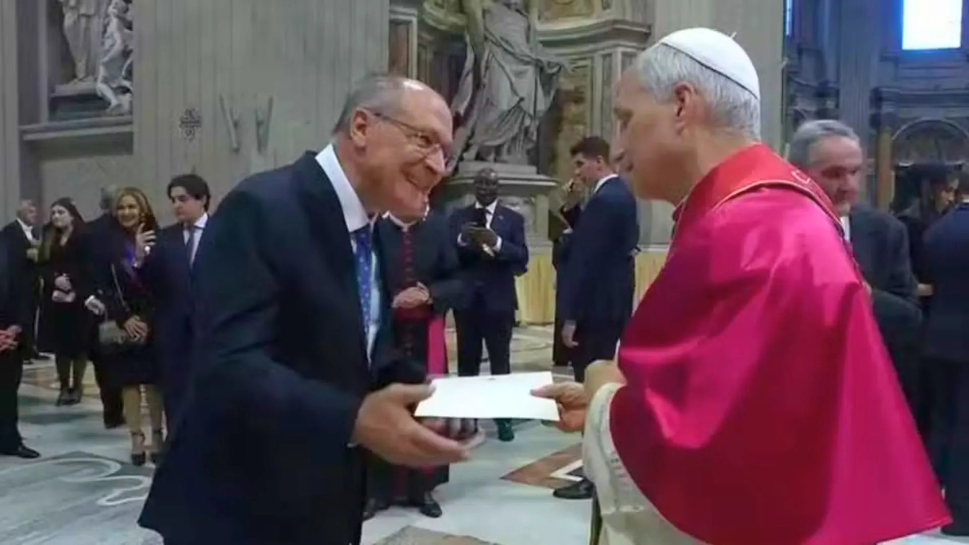 Geraldo Alckmin encontra Papa Leão XVI e convida para a COP 30