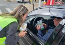 Blitz educativa destaca integridade no centro de Caçador