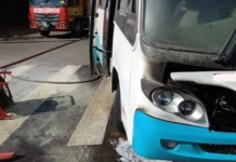 Micro-ônibus pega fogo no centro de Piratuba e mobiliza bombeiros