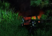 Motorista fica ferido após carro pegar fogo em Salto Veloso