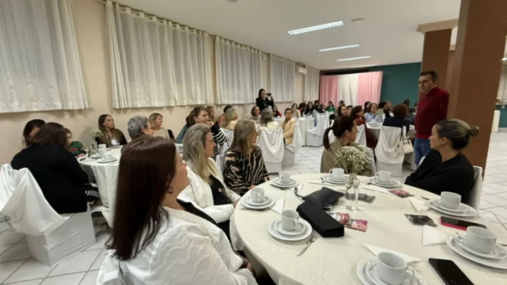 Em noite especial, CDL homenageia mães empreendedoras de Videira
