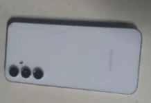 Mulher furta celular e comparsa devolve objeto por aplicativo