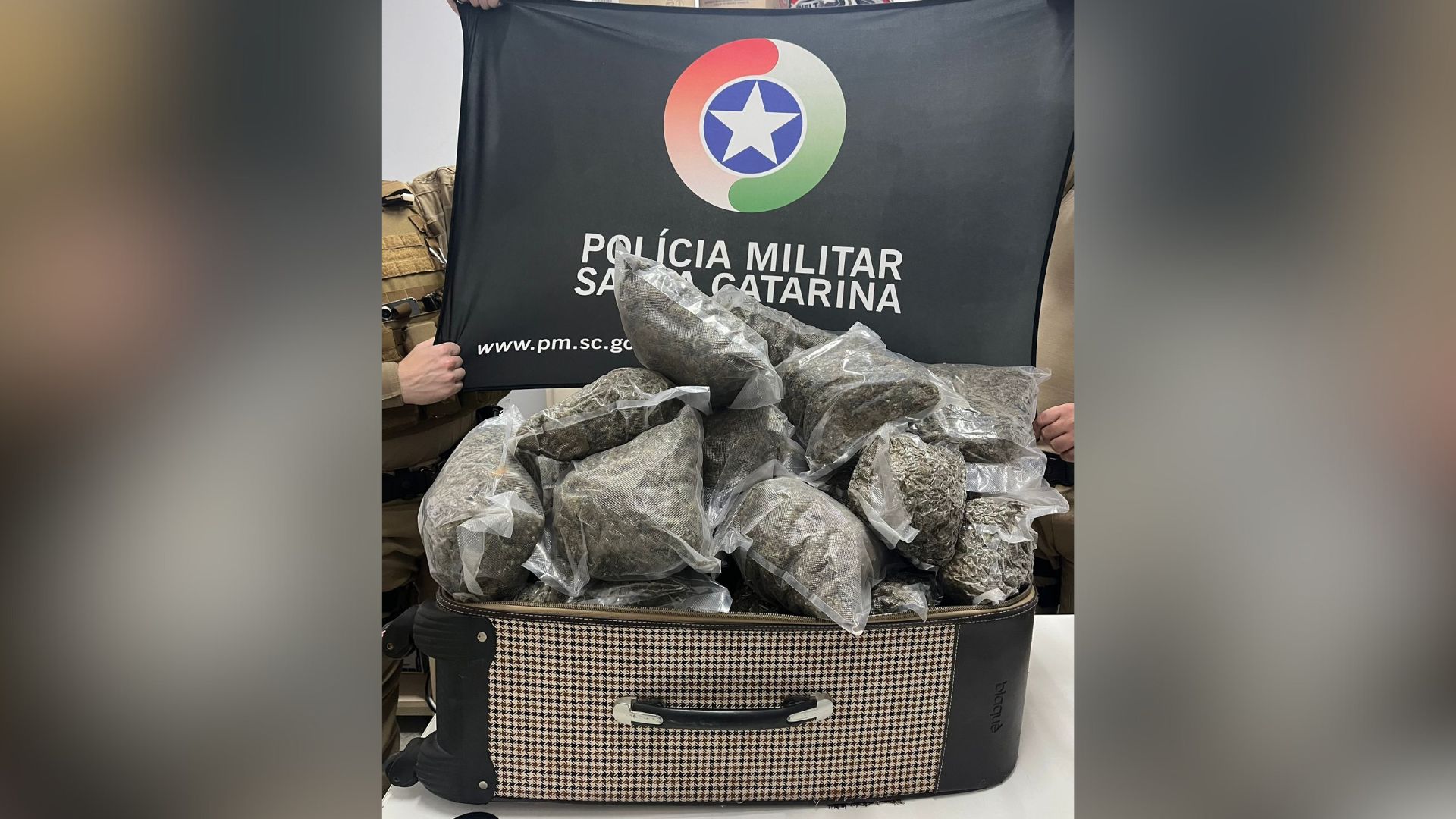 PM apreende 20 kg de maconha após perseguição em Joaçaba