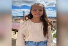 Familiares e amigos se despedem da pequena Duda