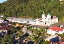 Pinheiro Preto comemora 63 anos com show do Traia Véia