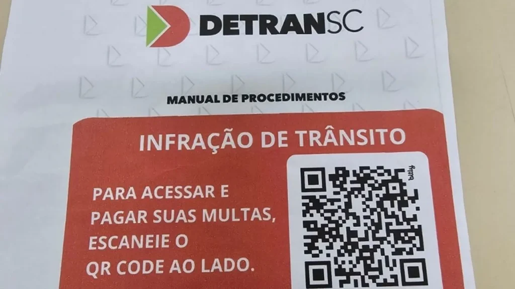 Detran/SC alerta para golpe com “multas” no para-brisa
