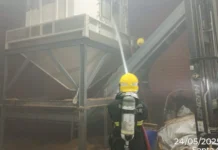 Explosão de brasas causa incêndio em empresa de Santa Cecília