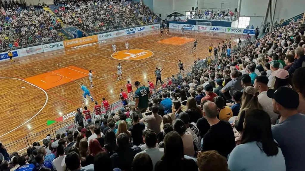 Joaçaba perde para Jaraguá, mas torcida faz linda festa em Videira